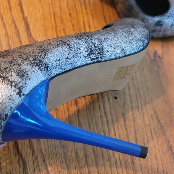 Aldo Black Cracked Genuine Leather Pointed Toe Blue Heels Shoes Stilletos - Picture 4 of 16